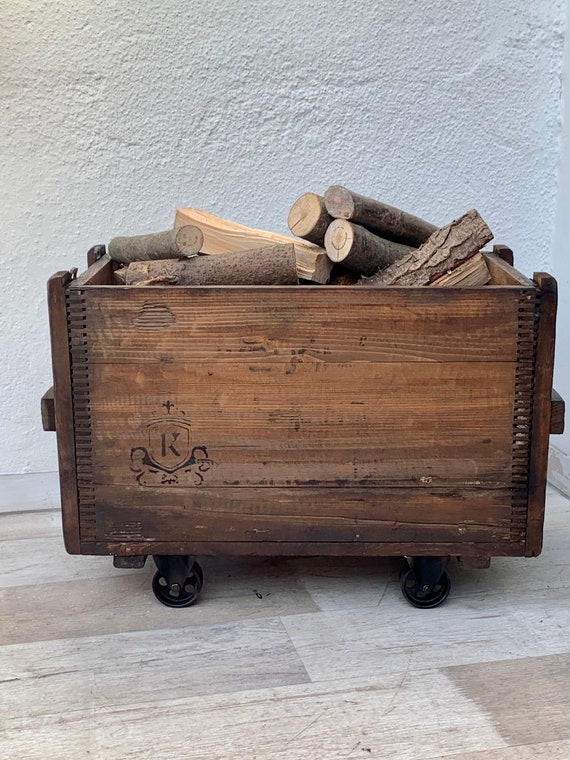 Oude houten kist op stalen rollen Vintage brandhoutkist - Etsy