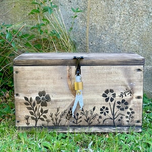 Vintage schloss box
