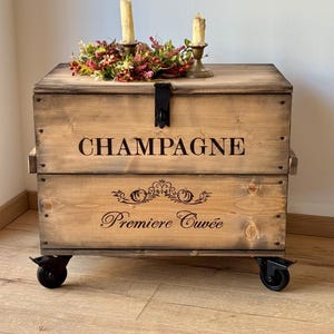 Weinkiste auf Rollen Holzkiste Hausbar Frachtkiste Truhe Couchtisch Aufbewahrungsbox