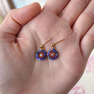 Tiny flower earrings | Handmade Lapis Lazuli and Fluorite earrings | Micro mosaic jewellery | Orecchini artigianali in pietre naturali