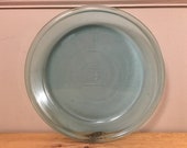 Anchor Hocking Robins Egg Blue Glass Pie Plate 9 quot Pie Plate .75 Quart Oven Microwave Freezer and Refrigerator Safe Great Condition, Color