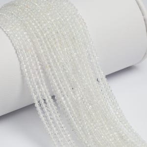 Strang aus weißen Topasperlen, 2 mm facettiert, rund