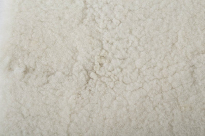 Bio-Friendly Rectangle Soft off-White Natural Wool 2/'6x3/'5 Sheepskin Cat Bed