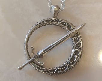 Blades of the Darkmoon Pendant