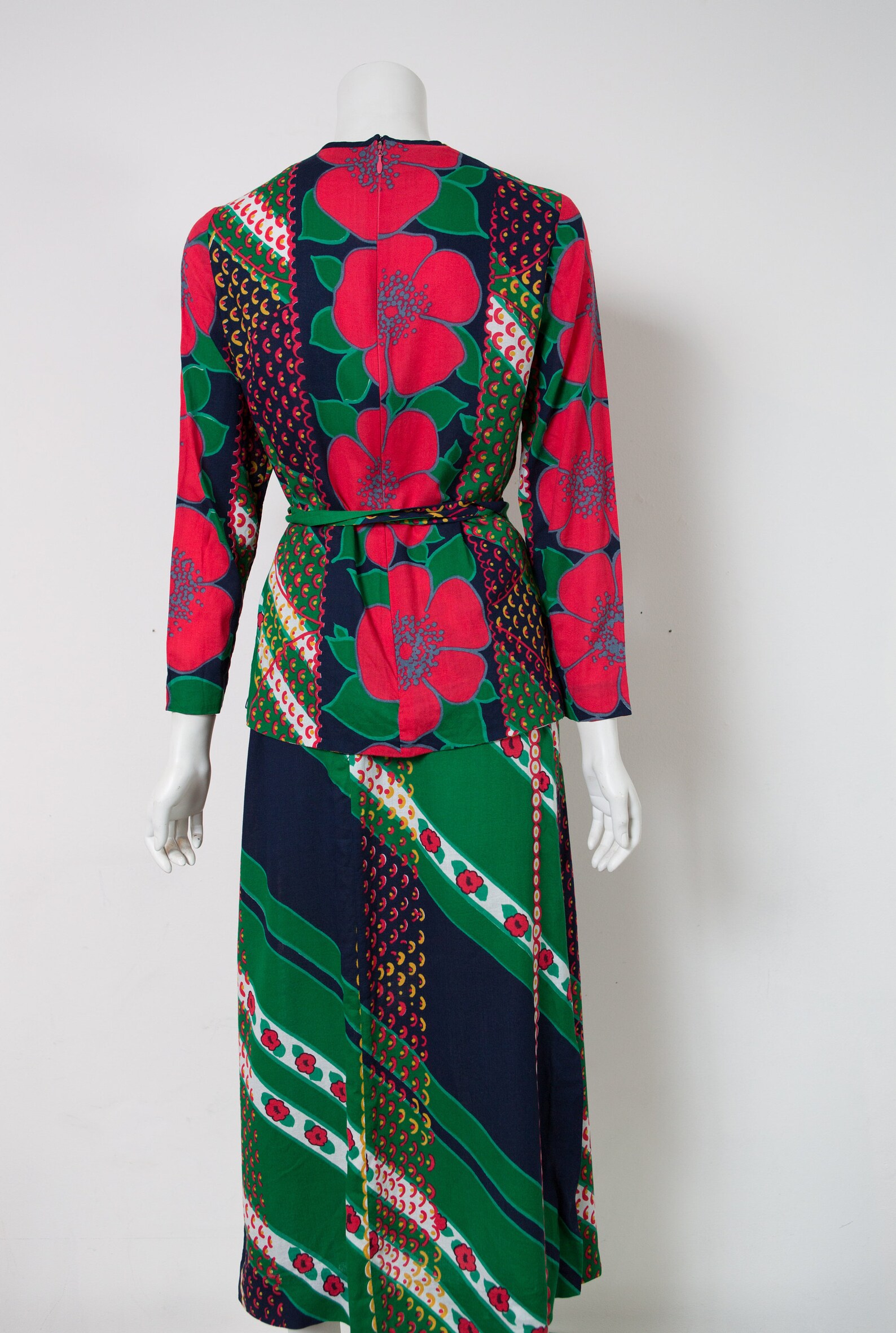 Vintacy Long Sleeve Dress Green Tropical Beach Vintage Maxi Dresses Boho Casual V Neck Belt Lace 