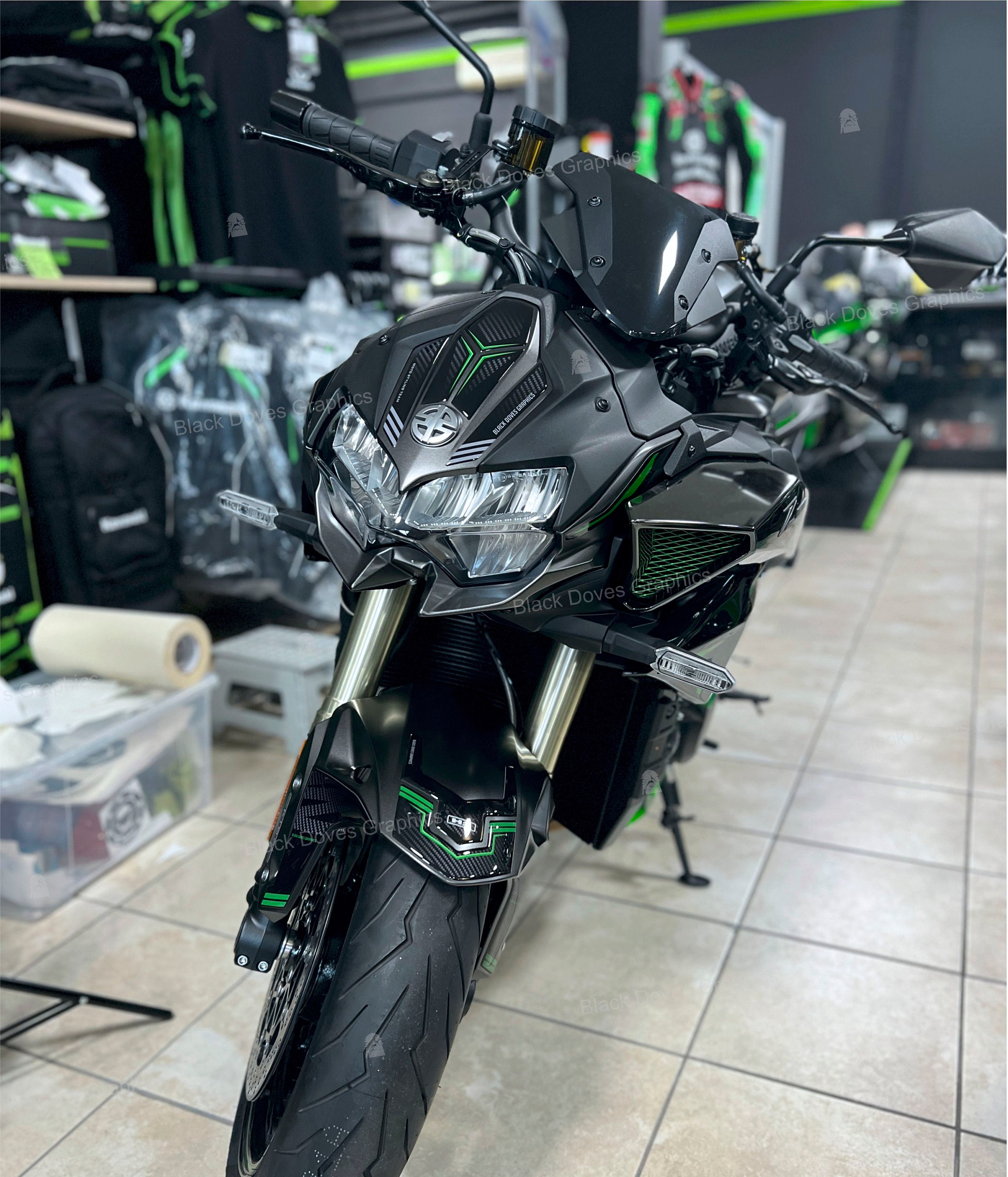 葉月セット BLACK DESIGN カワサキ「Ninja ZX-4RR」インプレ（2023年）葉月美優が