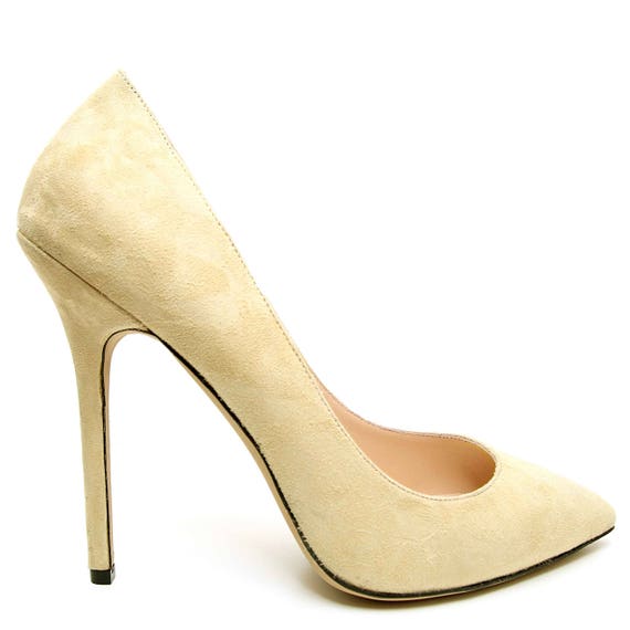 What color of the heels best match a yellow dress? - Quora