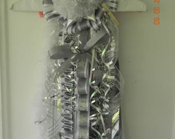 Senior Homecoming Mum (Silver & White)