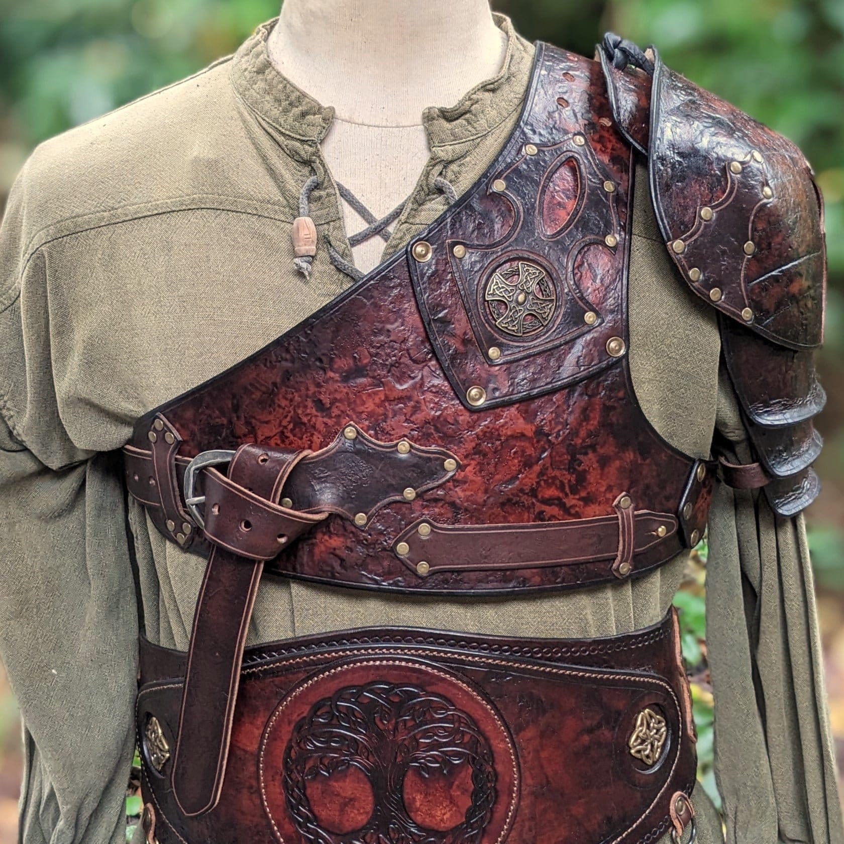KH66ZKY Armure de l'épaule d'armures médiévales - Cosplay Armure de  Poitrine rétro - Costume de Harnais de Poitrine en Cuir Faux en Cuir - pour