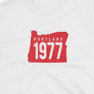 Classic Retro Vintage Portland 1977 Distressed State Memorabilia T-shirt
