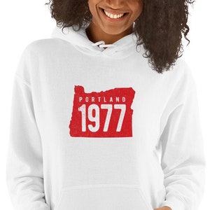 Classic Retro Vintage Portland 1977 Distressed State Memorabilia Unisex Hoodie