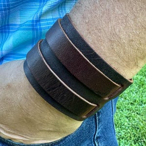 男性向けレザーカフブレスレット 30歳の誕生日プレゼント 彼氏への贈り物