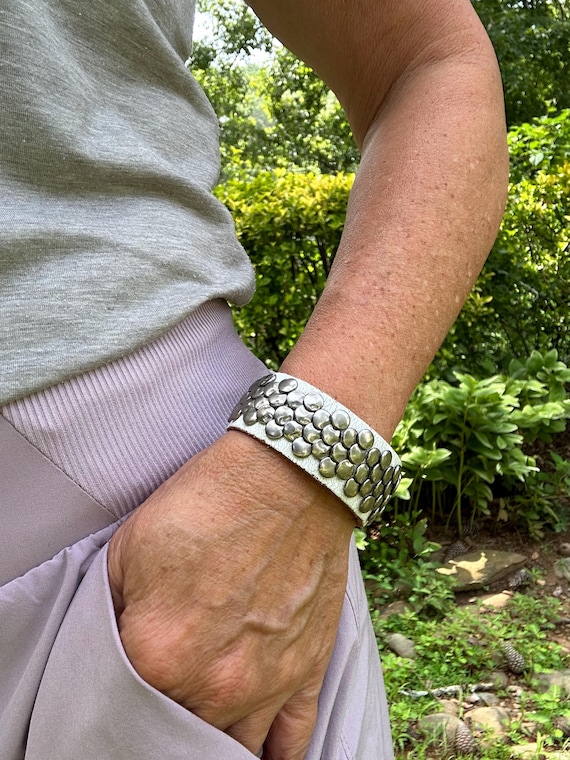Bracciale Unisex In Pelle Borchiata Con Rivetti Metallici – Stile Punk Rock, Regolabile E Perfetto Per Look Alternativi