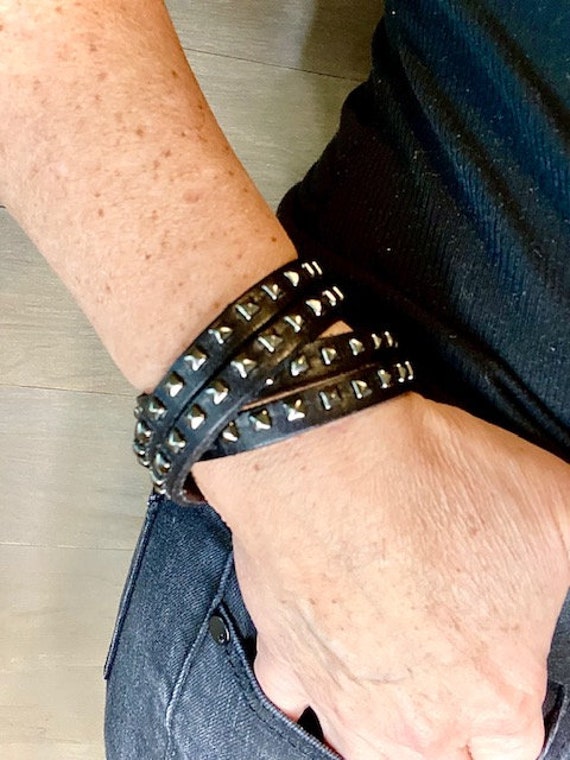 LEATHER STUD BRACELET PINE LEATHER STUD BRACELET PINE