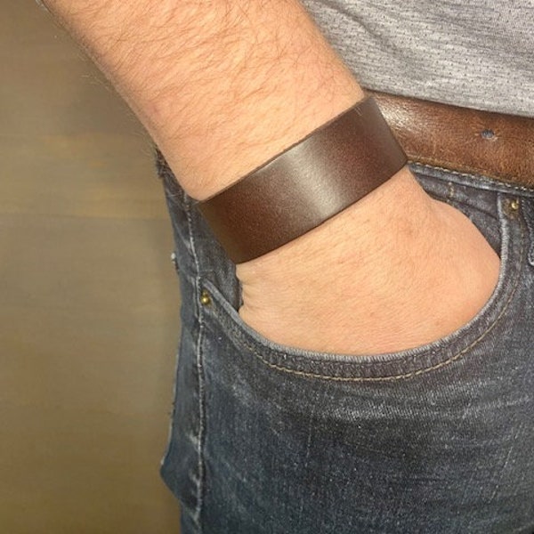Leather cuff bracelet classic simple urban leather band design great gift for men and women bronze belt buckle closure B003