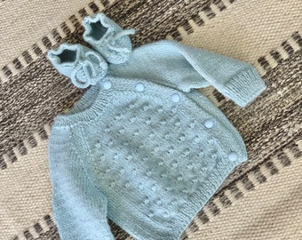 Baby cardigan sweater and booties, hand knitted set for baby 0-3 months, baby shower expecting mother gift set, warm pullover  sweatshirt