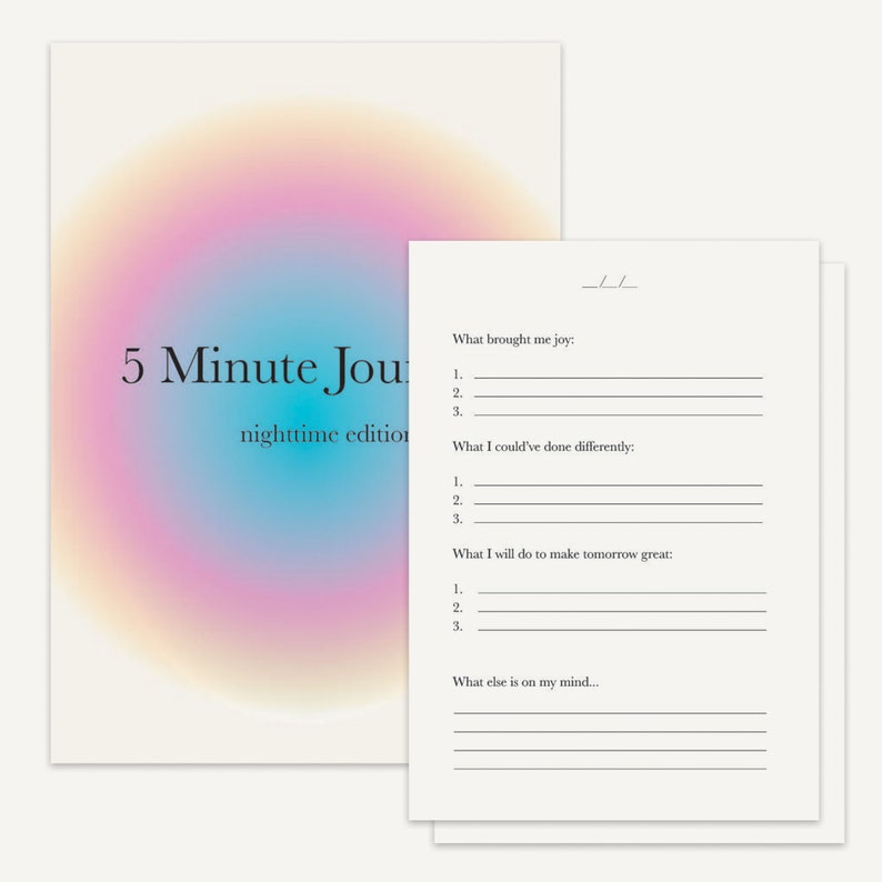 Puede incluir: Un diario de 5 minutos edici&oacute;n nocturna con una portada de degradado de colores. El diario tiene indicaciones para reflexionar sobre lo que te ha tra&iacute;do alegr&iacute;a, lo que podr&iacute;as haber hecho de manera diferente, lo que har&aacute;s para que ma&ntilde;ana sea genial y qu&eacute; m&aacute;s est&aacute; en tu mente.