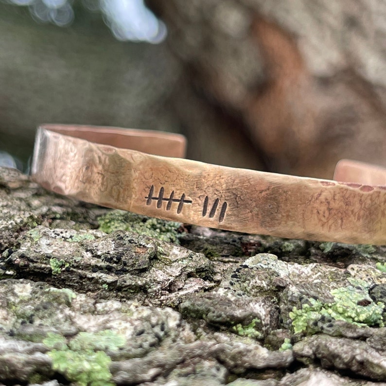 8th Anniversary gift for women, Bronze Anniversary Present, 8 years, Bronze Bracelet, Tally Marks imagem 1