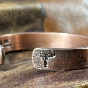 Brazalete de alerta médica de cobre macizo de peso pesado