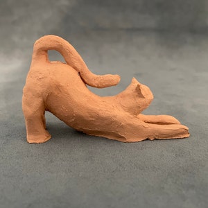 Keramik streckte Katze