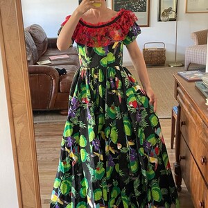Vintage Spitzenkragen in voller Länge Bold Tropical Print Kleid
