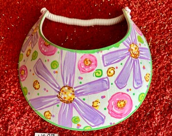 Visera de flores, pintada a mano, roble, lavanda y rosa sobre blanco.
