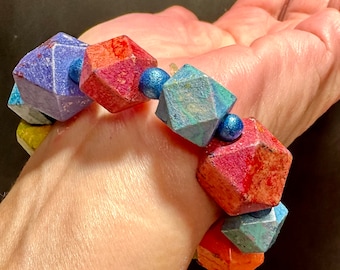 Pulsera de Cuentas Grandes Jaspeadas, Madera Facetada, Metálica, Elástica, Única.