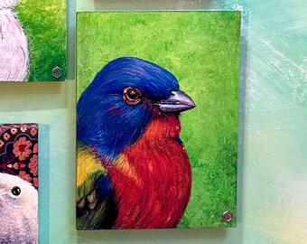 6.3''x8.5''x1/4'' Pájaro azul con pecho rojo/naranja, fondo verde, acrílico sobre masonite.