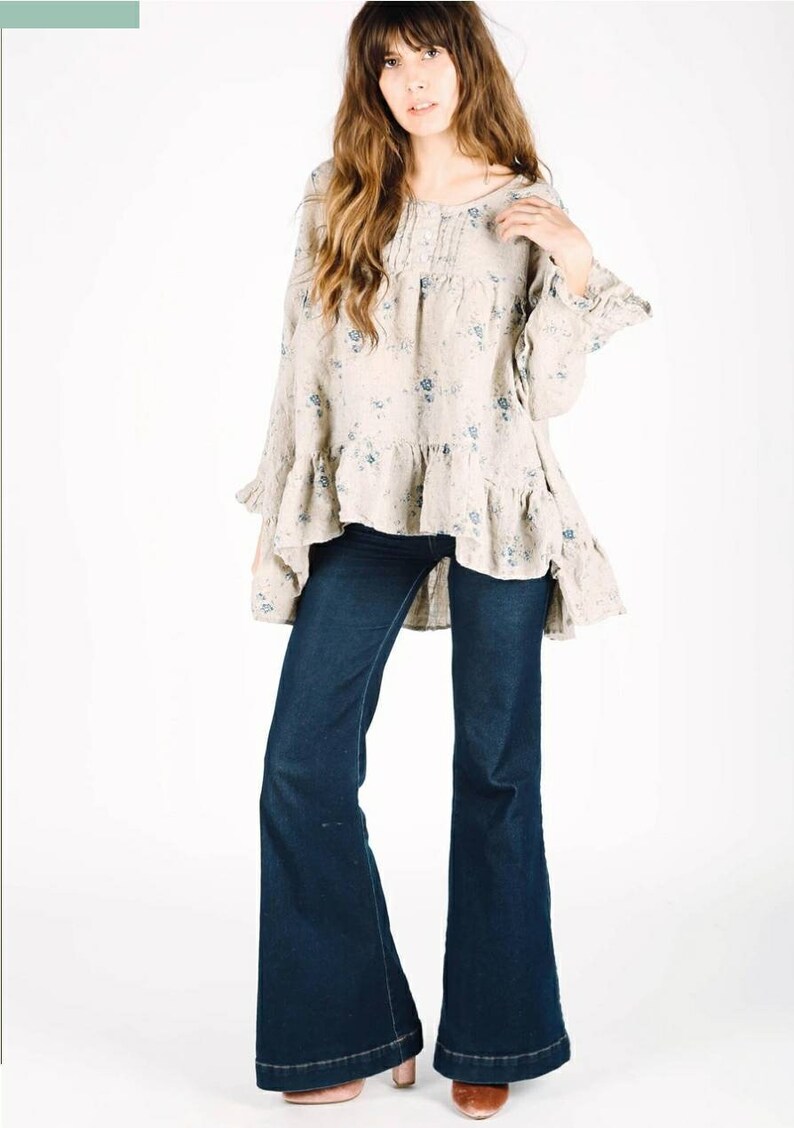 Ma/'s Top in Natural Blue Floral Linen