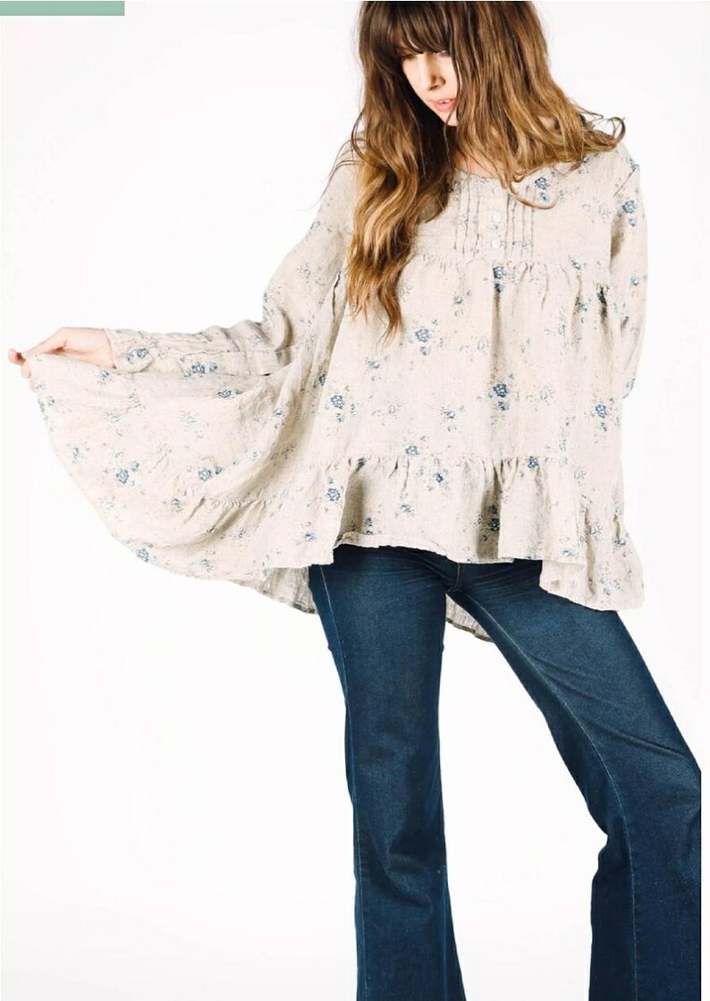 Ma/'s Top in Natural Blue Floral Linen