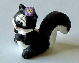 VNTG Mini Porcelain SKUNK Figurine Hand Painted Matte Finish w/Flower Mid-Century