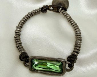 UNOde50 Silver-Plated Bead Leather Bracelet w/Large Green Crystal Ser Magnetica