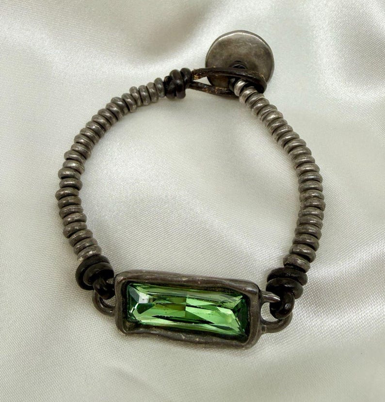 UNOde50 Silver-Plated Bead Leather Bracelet w/Large Green Crystal Ser Magnetica image 1