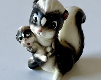 Vintage RARE Japan Napcoware Porcelain Momma Skunk Holding Baby Figurine #9617