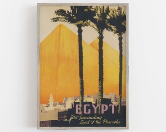 Könnte beinhalten: Vintage-Reiseposter für Ägypten mit einem gelben und orangen Sonnenuntergang, drei Palmen im Vordergrund und den großen Pyramiden im Hintergrund. Der Text lautet "Ägypten, das faszinierende Land der Pharaonen".