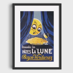 以下が含まれることがあります： 「P&acirc;tes La Lune」パスタのヴィンテージポスター。漫画の月の顔がパスタの皿を食べてワインを飲んでいます。テキストには「Demandez les P&acirc;tes La Lune Bozon-Verduraz」と書いてあります。