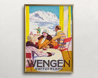 Puede incluir: Un póster de viaje de estilo vintage de Wengen, Suiza, que muestra a tres personas sentadas a una mesa con vistas a montañas nevadas. La ilustración presenta cortinas de color amarillo brillante, sillas rojas y el texto WENGEN SWITZERLAND abajo.
