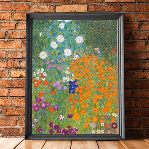 Puede incluir: Una pintura enmarcada de un jard&iacute;n con una variedad de flores en tonos de blanco, naranja, morado y azul. Las flores est&aacute;n dispuestas en un patr&oacute;n denso y colorido sobre un fondo verde.