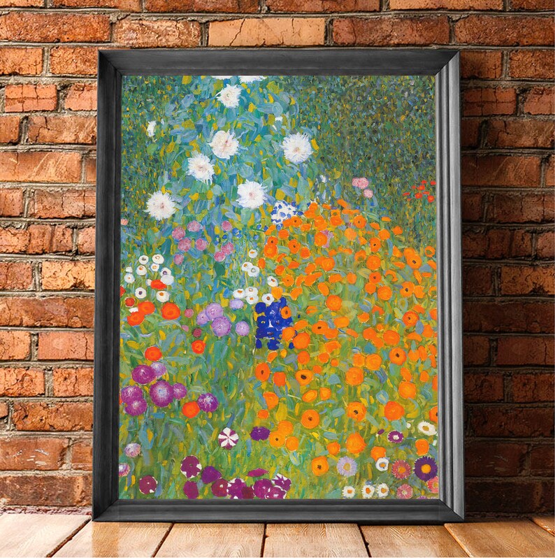 Puede incluir: Una pintura enmarcada de un jard&iacute;n con una variedad de flores en tonos de blanco, naranja, morado y azul. Las flores est&aacute;n dispuestas en un patr&oacute;n denso y colorido sobre un fondo verde.
