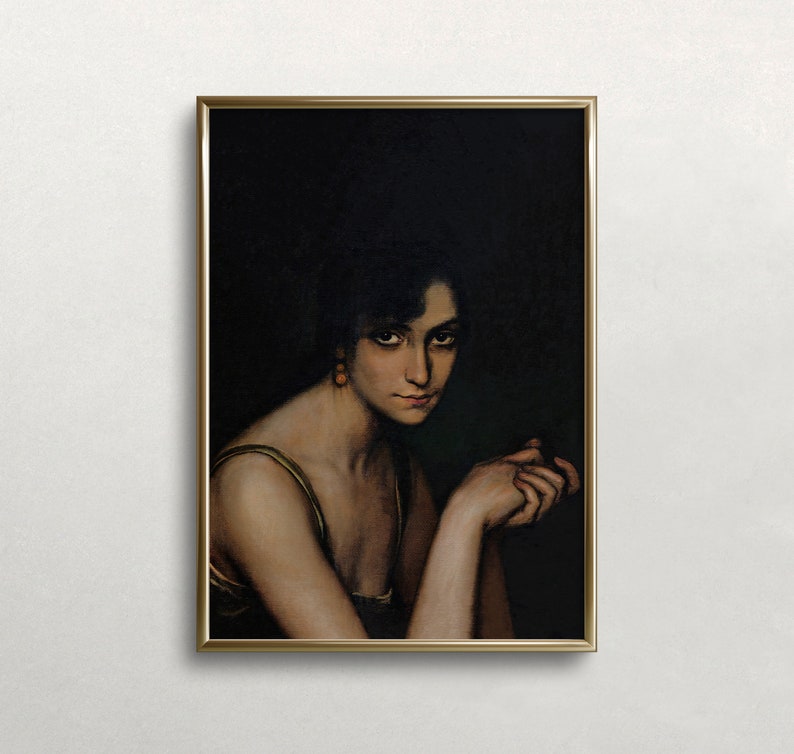 Pode incluir: Uma pintura de uma mulher com cabelo escuro e um vestido verde claro. Ela est&aacute; olhando diretamente para o espectador com uma express&atilde;o s&eacute;ria. O fundo &eacute; escuro.