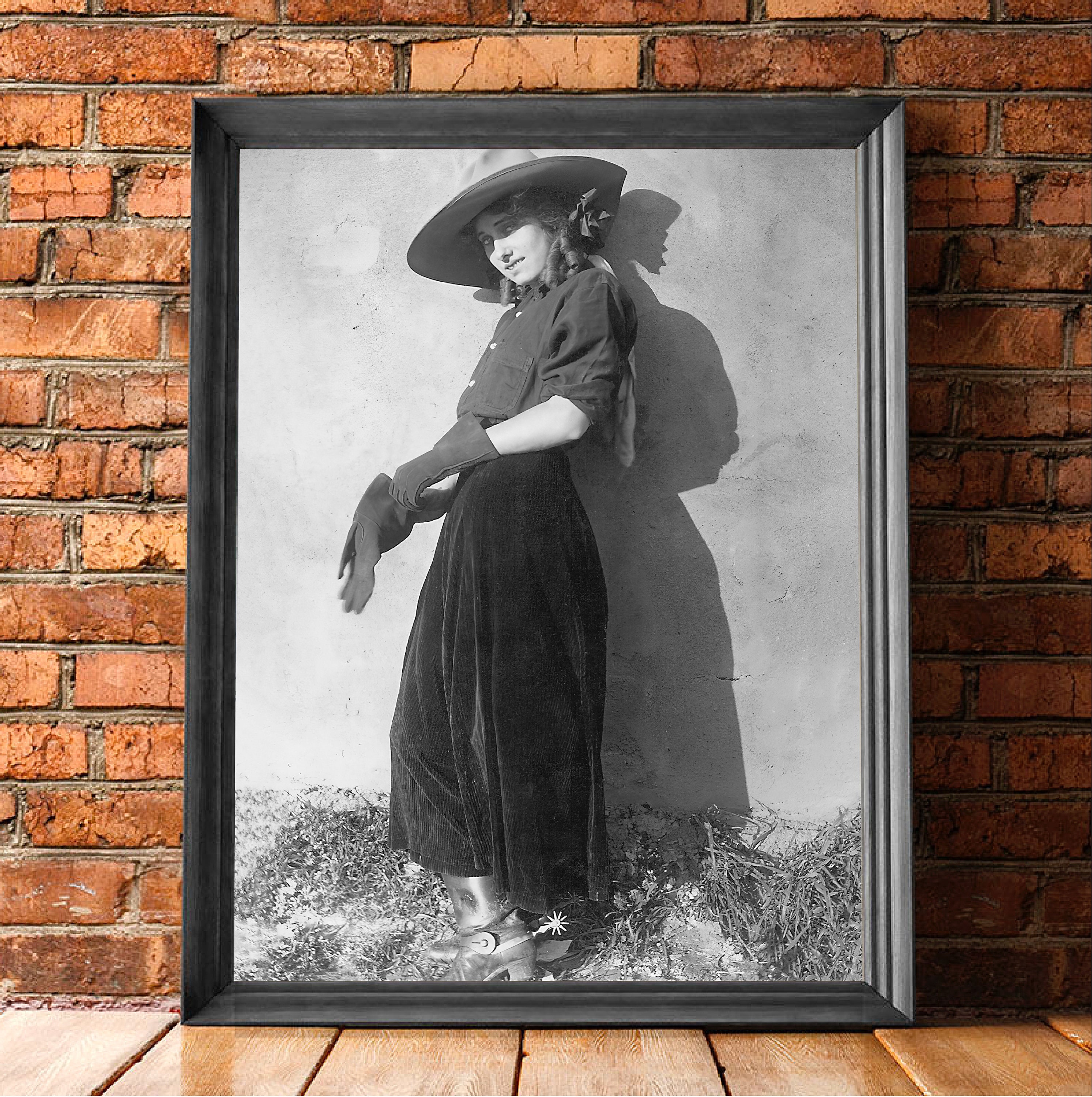 Vintage Cowgirl Photo, Black and White Western Wall Art (digital