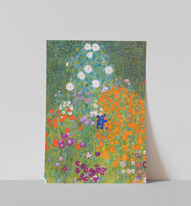 Puede incluir: Una pintura de un jard&iacute;n con una variedad de flores en tonos de blanco, naranja, amarillo, morado y azul. Las flores est&aacute;n dispuestas en un grupo en el centro de la pintura, con un fondo verde.