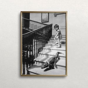 Cocodrilo de niña y bebé, arte en blanco y negro, arte de pared vintage, arte de pared divertido, retrato de niña, DESCARGA DIGITAL, arte IMPRIMIBLE