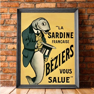 K&ouml;nnte beinhalten: Ein gerahmtes Poster mit einem anthropomorphen Fisch in einem dunkelgr&uuml;nen Mantel, einer gelb gestreiften Weste und einem wei&szlig;en Hemd, der einen Zylinder h&auml;lt. Der Text lautet: LA SARDINE FRAN&Ccedil;AISE B&Eacute;ZIERS VOUS SALUE. Der Hintergrund ist hellgelb.