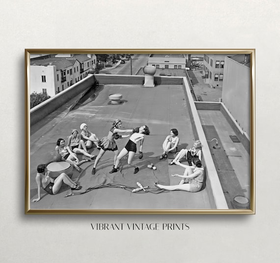 Women Boxing Art, Black and White Art, Boxing on Roof, Vintage Wall Art, Lady Boxers Art, Old Photo, Digital DOWNLOAD, PRINTABLE Wall Art