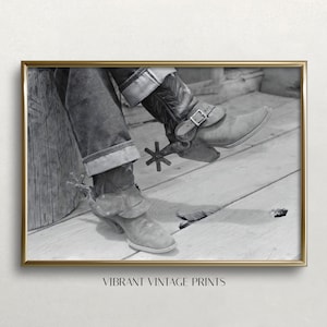 Foto di stivali da cowboy vintage: arte in bianco e nero del selvaggio West (download digitale)