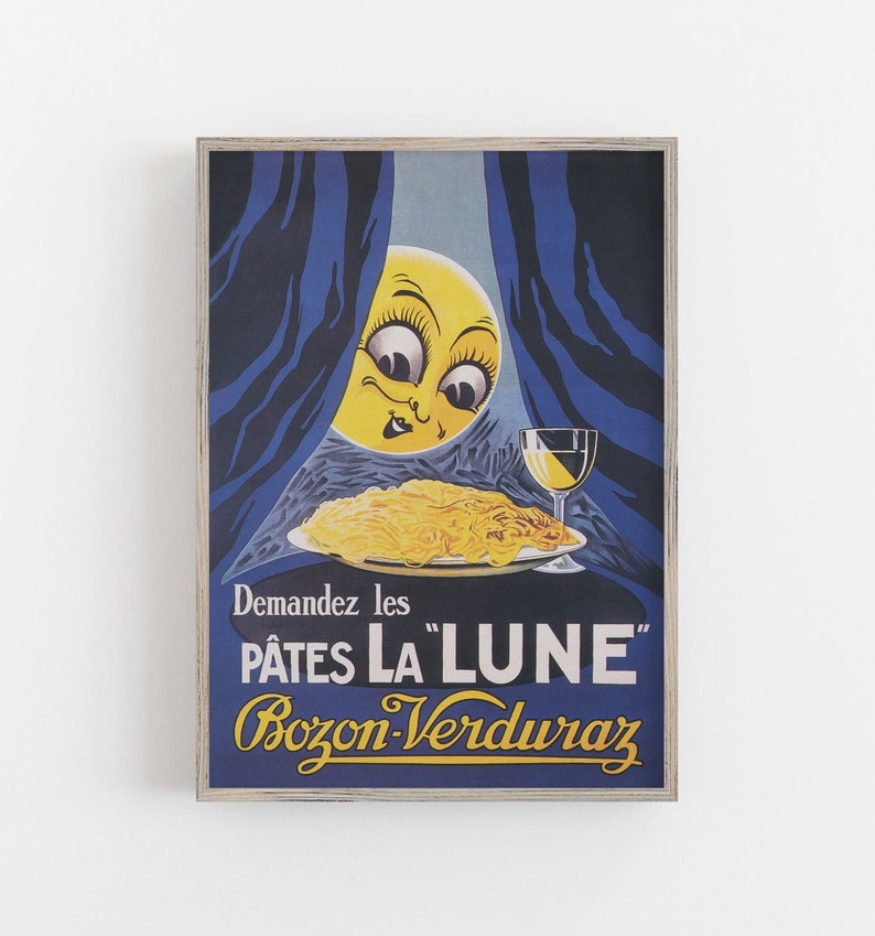 以下が含まれることがあります： 「P&acirc;tes La Lune」Bozon-Verduraz パスタのヴィンテージ広告。広告には顔のある漫画の月、パスタの皿、ワイングラスが描かれています。テキストには「Demandez les P&acirc;tes La Lune Bozon-Verduraz」と書いてあります。