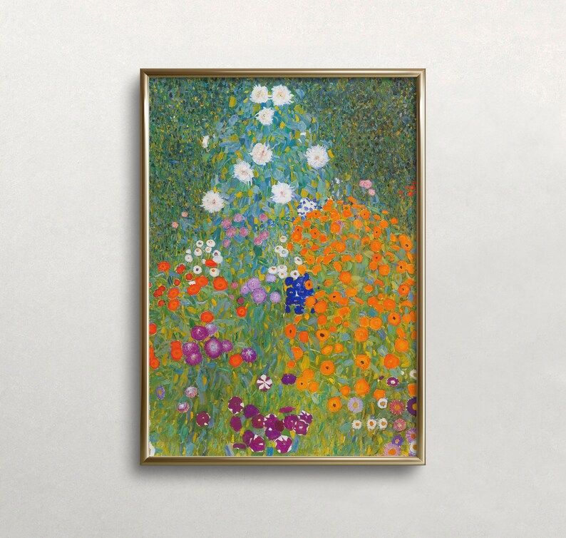 Puede incluir: Una pintura enmarcada de un jard&iacute;n colorido con flores blancas, naranjas, moradas y azules. Las flores est&aacute;n dispuestas en un grupo en el centro de la pintura, rodeadas de follaje verde.