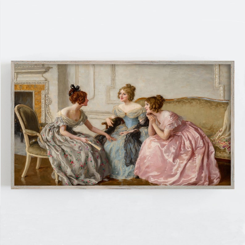 Peut inclure: Trois femmes en robes &eacute;l&eacute;gantes sont r&eacute;unies dans une pi&egrave;ce avec une chemin&eacute;e et un canap&eacute;. La femme &agrave; gauche porte une robe &agrave; motifs gris et blanc, la femme au milieu porte une robe bleu et blanc, et la femme &agrave; droite porte une robe rose.