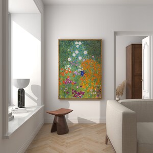 Puede incluir: Una pintura enmarcada de un jard&iacute;n de flores colorido con una variedad de flores en tonos de rosa, naranja, amarillo, azul y blanco. Las flores est&aacute;n dispuestas en un patr&oacute;n suelto y natural sobre un fondo verde.